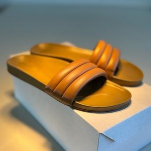Beatrice Valenzuela Sandalia in “Sand” — must-have slide of the season!
